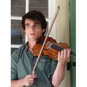 Jeune étudiant diplômé d'une licence de musicologie et du DNSPM au Centre des Musiques Didier Lockwood donne cours (75) et alentours de violon en classique et en jazz et/ou solfège, pour tous niveaux