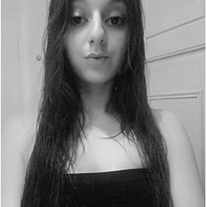 Julia, 24 ans aide aux tâches administratives