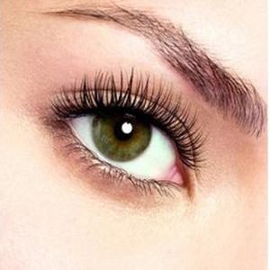 Elena, 30 ans, propose de l'extension de cils