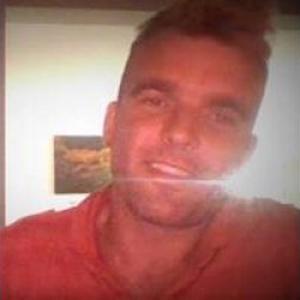 Bram, 38 ans propose des services de bricolage