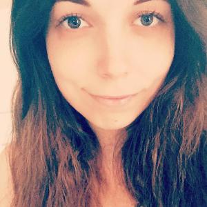 Laura, 23 ans cherche un emploi de garde d'enfant