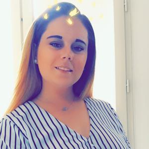 Indra, 18 ans propose de l'aide aux personnes âgées