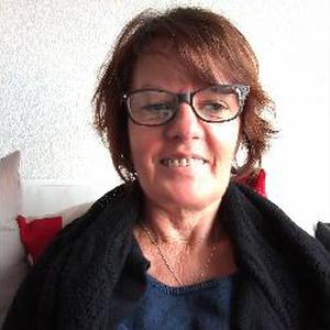 Dominique cherche des enfants à garder