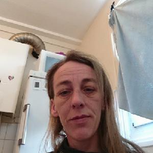 je pratique le ménage repassage etc je peu aussi faire les courses et le repas