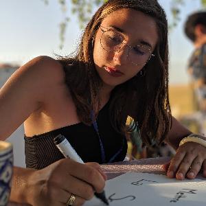 Aide soignante/ Auxiliaire de vie.