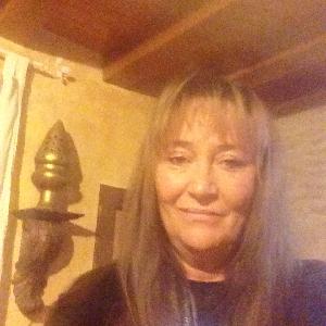 Maintient au domicile , ménage , préparation des repas , toilette , petits bricolages , petits jardinages , courses ....