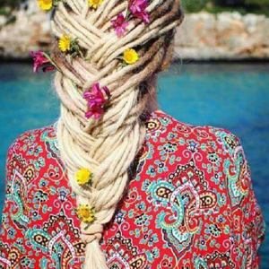 Création et pose de fausses dreadlocks bordeaux