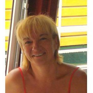 Bonjour , assistante maternelle agéée et auxiliaire puéricultrice