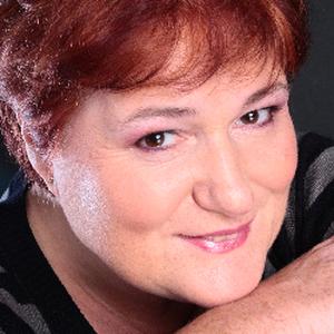 Aide aux courses, accompagnement aux activités (mots croisés, lire le journal, venir avec moi aux courses)