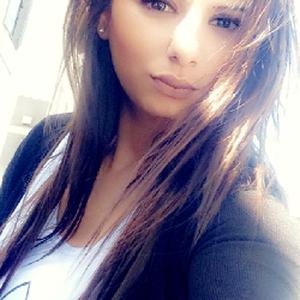 Je suis disponible pour pouvoir vous donner un coup de main