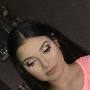 Prestations de maquillage pour toute occasion.