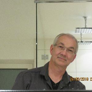 je cherche a travailler de nuit,dans un hopital,hotel,chez personne agées .