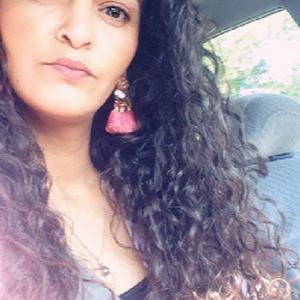 Assistante de vie de famille à domicile aide au geste de la vie Quotidienne