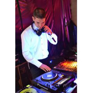 Dj, animateur, karaoké, créateur de décors