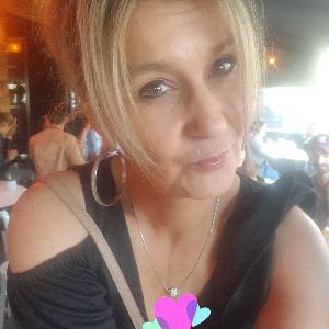 Auxiliaire de vie  . Disponible  sens du relationnel  à l écoute