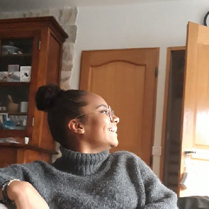 Baby-sitter Melun/Paris + aide aux devoirs