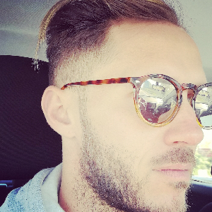 Bonjour,je propose des services tels que tondre des pelouses, enlevé des mauvaises herbes, cueillir des fruits ou légumes.. Tout ce qui est possible et en fonction de vos attentes mais je suis serviable et travailleur.