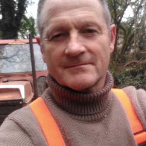 Tailler les haies, tonte de pelouse, couper des arbres, élaguer