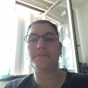 Auxiliaire de Vie, je vous propose mes services comme dame de compagnie, je peux également faire la cuisine, faire le repassage, faire les toilettes/douches aux personnes âgées,  les transferts, faire les courses, aider pour les papiers administratifs .