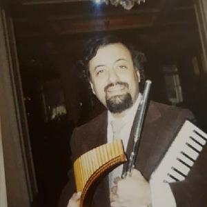 Prof.de plusieurs instruments de musique