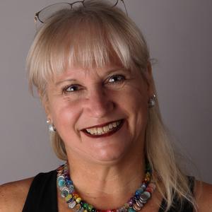 Garde d'enfants en périscolaire, aide aux devoirs, formation petite enfance en cours