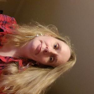 Garde d'enfants/ agent d'entretien/aide ménagère