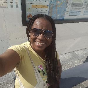 Je suis colombienne, 37 ans. Responsable, sérieuse, ponctuelle, j'apprends facilement et travaille en équipe. Cuisiner, repasser, prendre soin des enfants et faire le ménage.