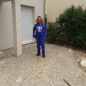 Cherche femme de menage reguliere, 3-4h par semaine.