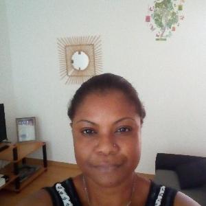 Je propose mes services ,aux personne âgée ,comme dame de compagnie ,aide aux mènages ,faites les courses ,ou nounou comme garde d enfants.