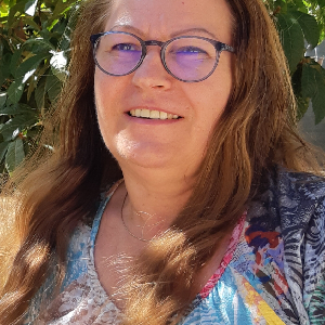 Dame de compagnie avec diplôme d'infirmière d'etat