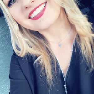 Auxiliaire de vie à domicile, aide au repas, aide au lever, aide au coucher, aide aux déplacements, aide aux courses, aide au ménage.