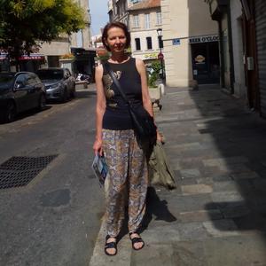 Anglais, russe, 24h/24h, disposée à déménager