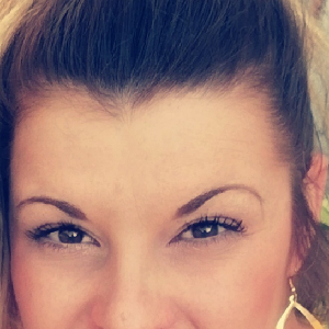 Aide à domicile, ash maison de retraite. Aide au de la vie du quotidien course, aide à la prise du repas, aide à la toilette,course, hygiène de l'environnement.