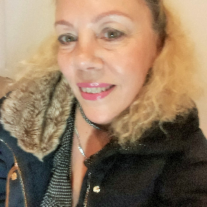 Cherche travail d'aide  à domicile ou en structure à temps partiel