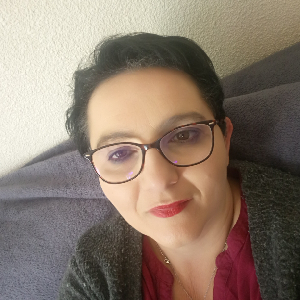 es sérieuse et très discrète je fait l,entretient de votre maison du linge vos course