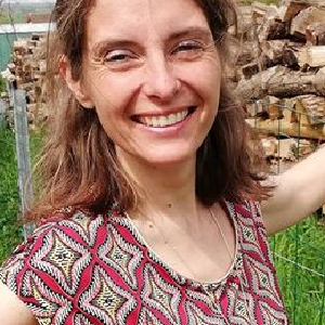 Accompagnement aux gestes de la vie quotidienne (repas, coucher, lever, toilettes, activités,...)