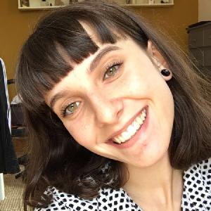 Je propose mes services à domicile aux alentours de macon. Je serais être respectueuse et efficace dans mon travail.