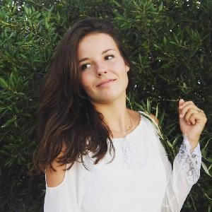 Baby-sitter,  pets sitter, aide aux devoirs, femme de ménage