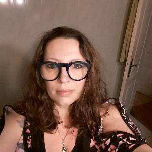 je propose de l'aide à la personne telle que ménage et aide administratif ainsi que de la compagnie si besoin