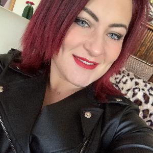Bonjour, je recherche un poste en tant qu’ auxiliaire de vie, promenade, courses, rendez vous, ménage, cuisine, aide à la toilette.