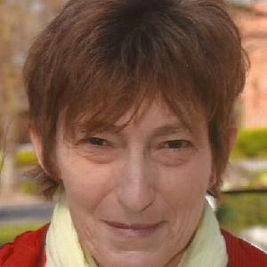 Dame de service dans les écoles. ménage, repassage