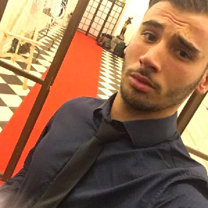 Jeune homme motivée pour aider en cette période de pandémie