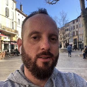 Auxiliaire de vie auprès de personnes dépendantes