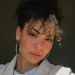 Babysitter disponible a Bastia