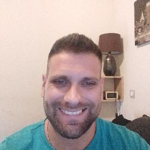 Entretien de locaux ,menages ,gestion de mobilier .