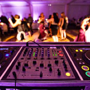 Disc jockey  chanteur et musiciens