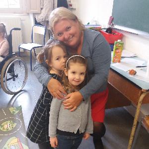 Polonaise 55 ans garde des personnes âgées