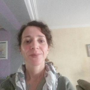 Bonjour ,infirmière en disponibilité à la recherche d'un poste "d'aide à la personne"