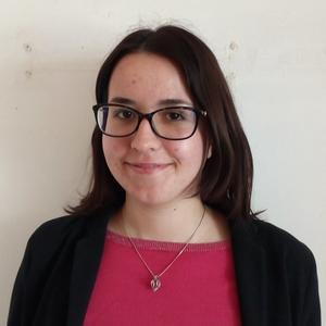 Bonjour, je souhaiterais garder un ou deux enfants aux alentours des Ulis, les mercredis et vendredis après midi et éventuellement les weekends