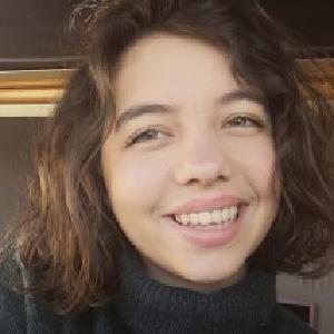 Etudiante en biologie, je cherche des loulous à garder.